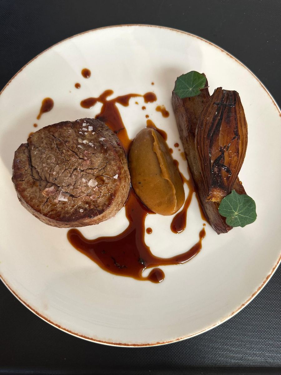 Beef fillet with jus and roasted shallot
